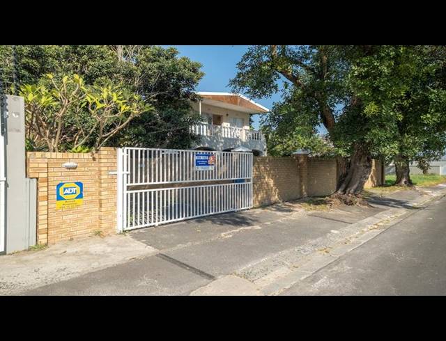 6 BEDROOM HOUSE FOR SALE IN PAROW NORTH